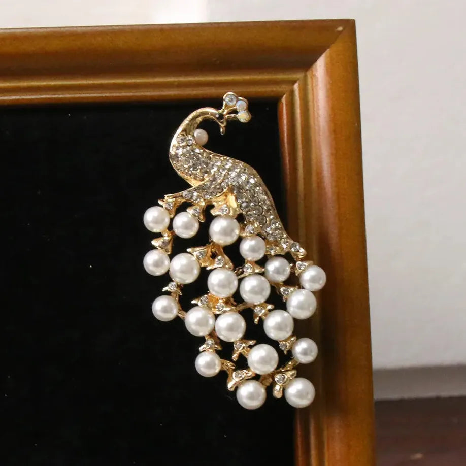 Luxury Bee Peacock Cat Brooch Elegant Jewelry Gift for Men and Women