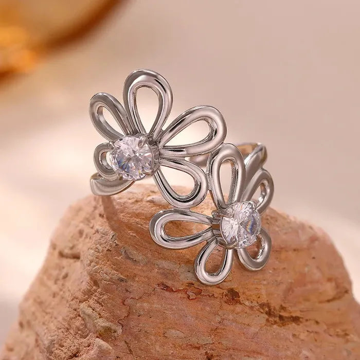 Adjustable Luxury Flower Hollow Stainless Steel Ring for Women with Zircon Stone