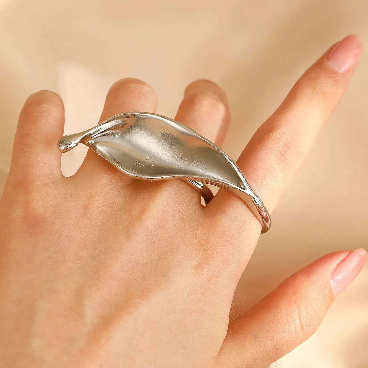 Large Frosted Leaf Ring for Women Punk Vintage Jewelry Gift Party Accessory