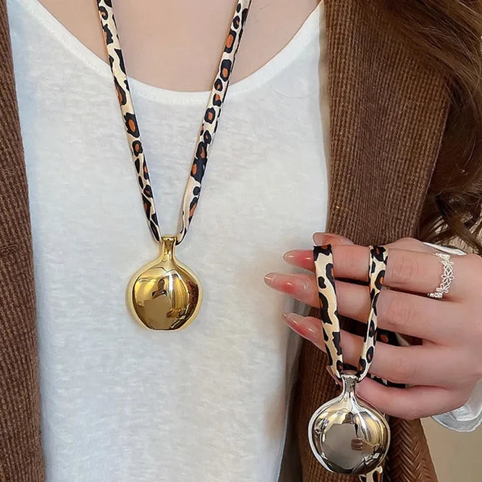 Leopard Print Wooden Jug Pendant Necklace for Women Zinc Alloy Gift