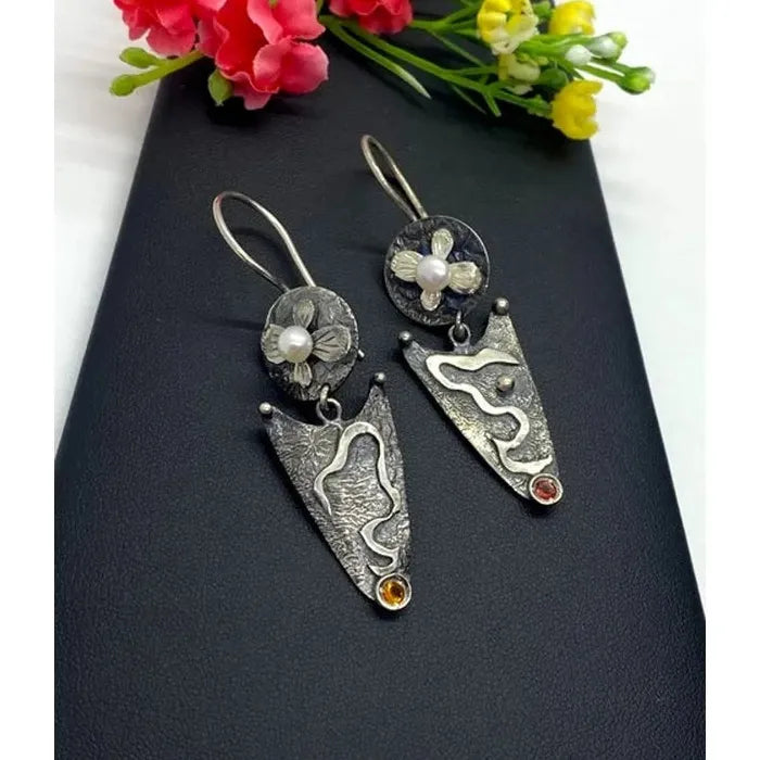 Retro Geometric Carved Pattern Zinc Alloy Drop Earrings with Imitation Pearls for Anniversaries and Birthdays