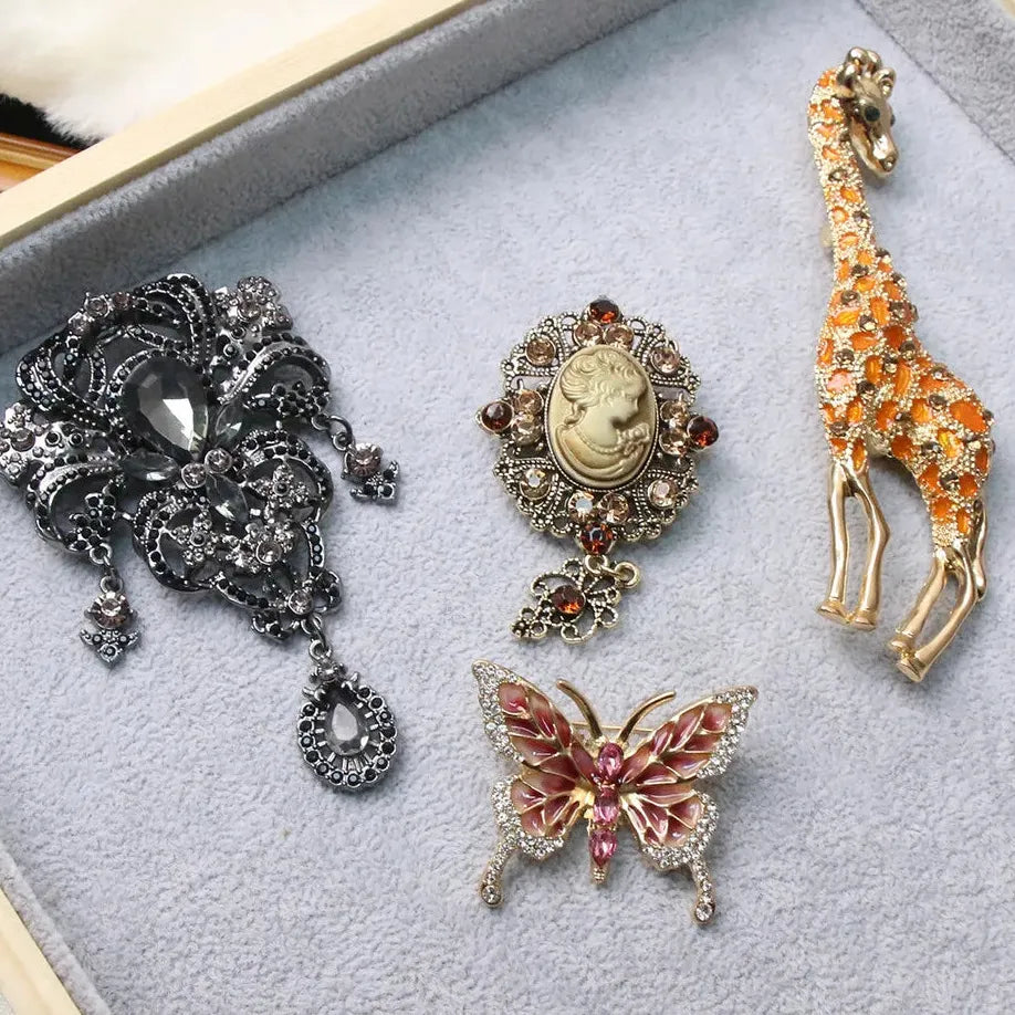 Elegant Floral Giraffe Butterfly Brooch Gift for Men & Women