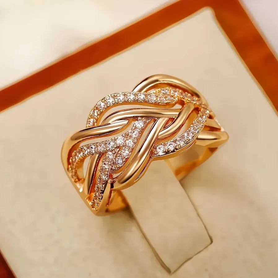 2022 Trendy Gold Brass Women's Wedding Band Ring with Cubic Zirconia
