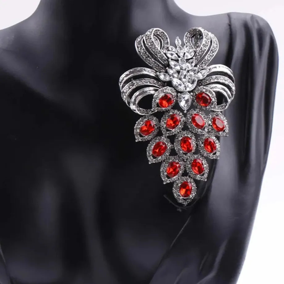 Classic Openwork Grape Fruit Brooch Jewelry for Men and Women