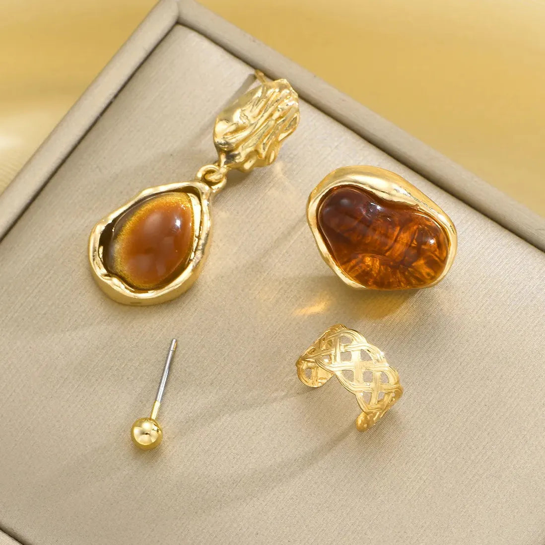 4Pc Vintage Brown Tiger Eye Stone C-Shaped Metal Ear Clip Earrings Set