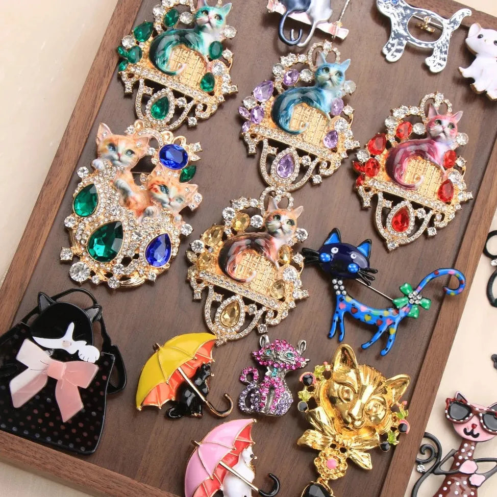 Elegant Vintage Cat Brooch for Women Fashion Accessory Gift