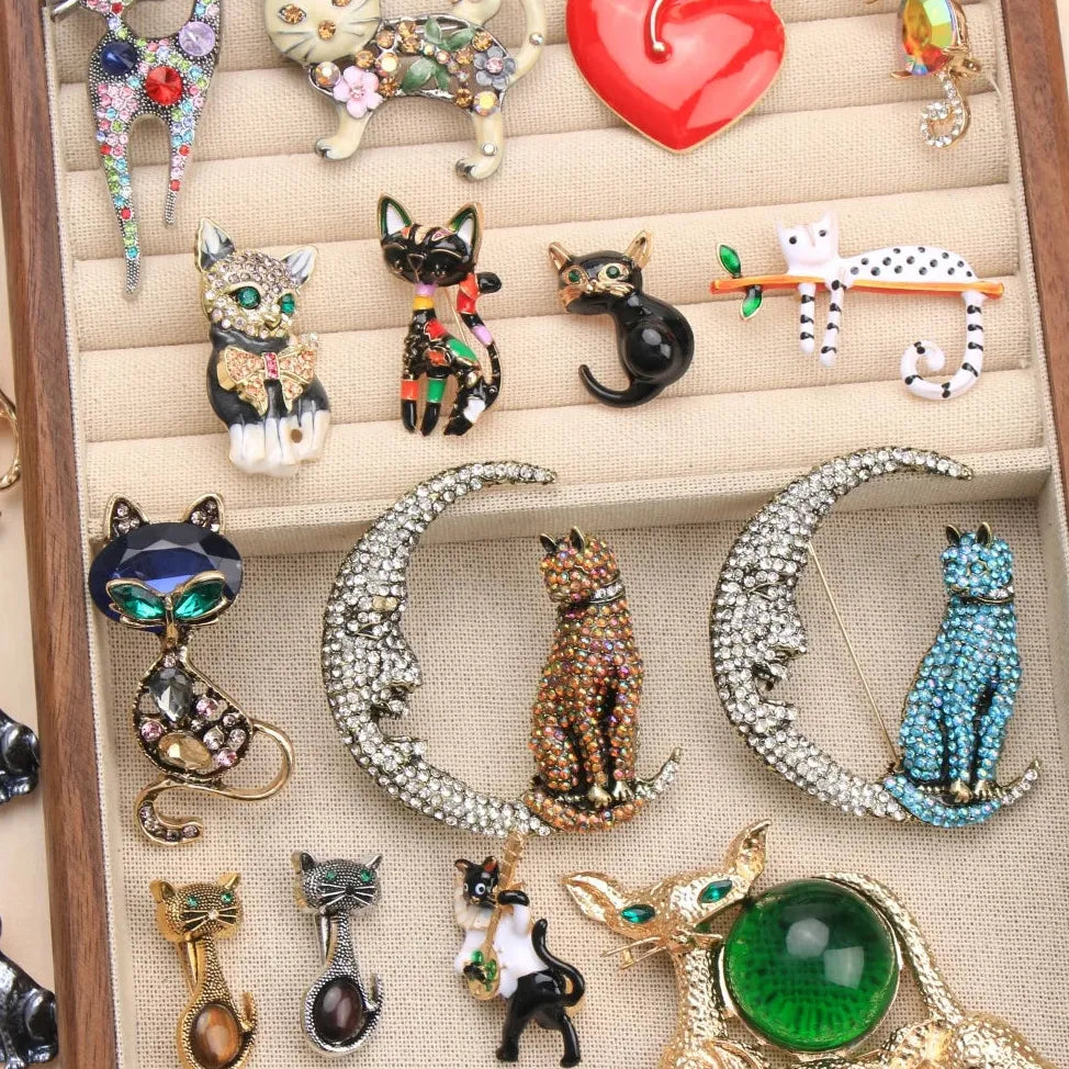 Classic Cat Brooch for Men & Women Wedding Gift Elegant Accessory