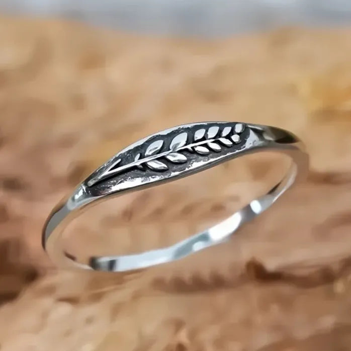 Vintage Leaf Pattern Zinc Alloy Ring for Women Stylish Party Jewelry