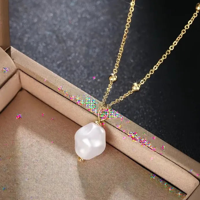 Elegant Women’s Irregular Pearl Pendant Necklace Trendy Chic Jewelry