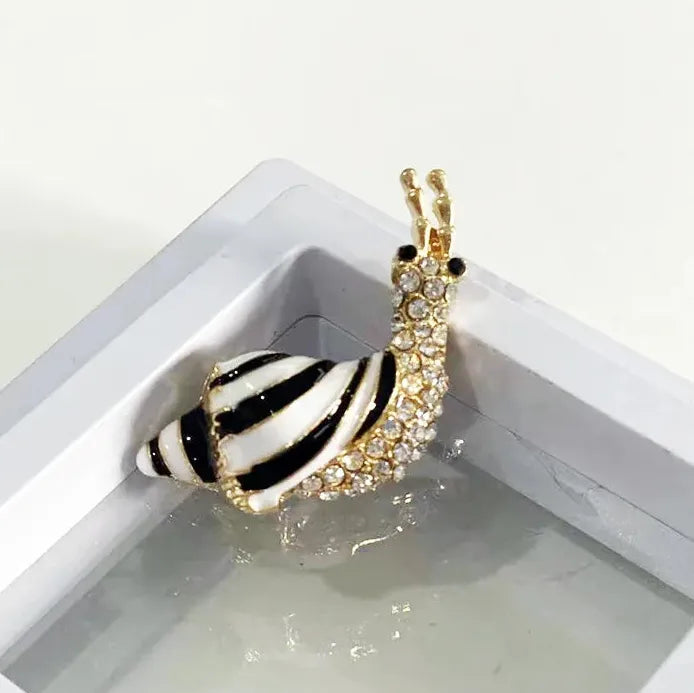 Classic Snail Conch Shell Brooch Pin Jewelry for Men and Women