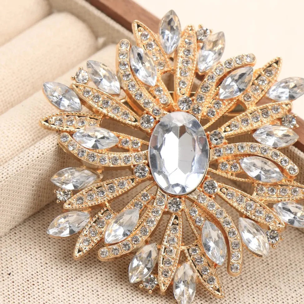 Luxury Openwork Floral Brooch Elegant Gift for Men & Women