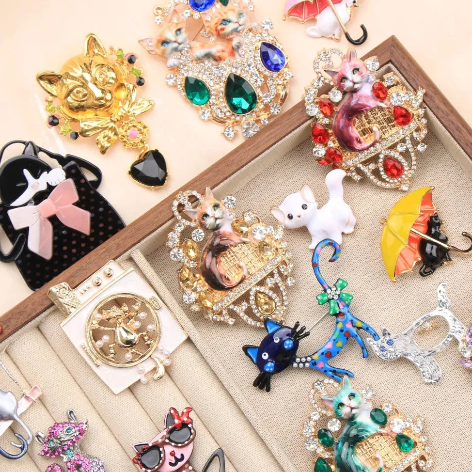 Elegant Vintage Cat Brooch for Women Fashion Accessory Gift