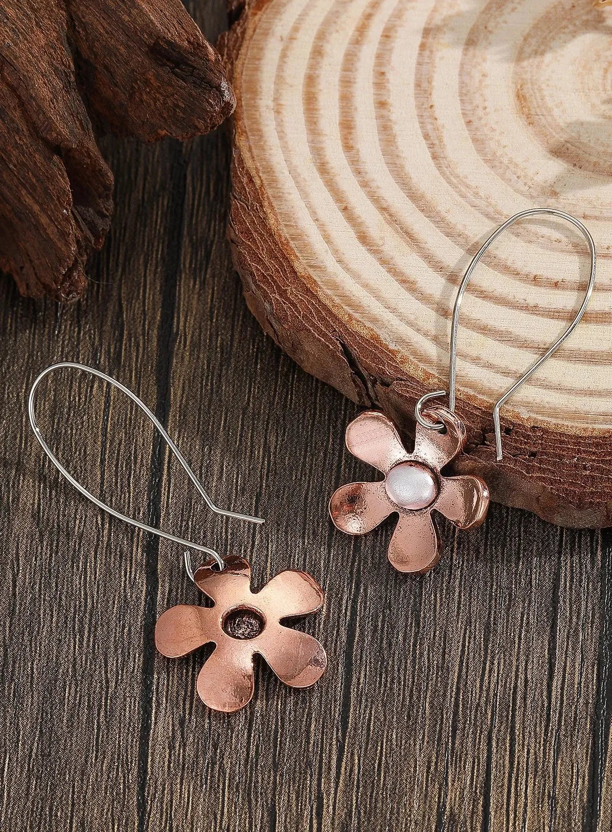Vintage Alloy Flower Pendant Drop Earrings for Ladies Minimalist Jewelry