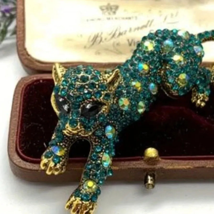 Luxury Leopard Brooch Pins for Women Classic Elegant Fashion Accessories