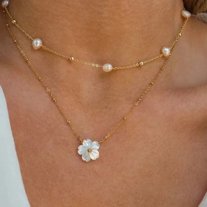 Vintage Gold Flower Pendant Necklace for Women Stainless Steel Heart Chain