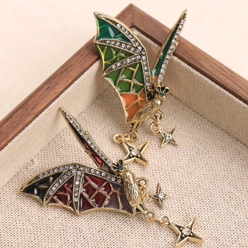Classic Bat-Shaped Enamel Brooch Elegant Gift for Men & Women