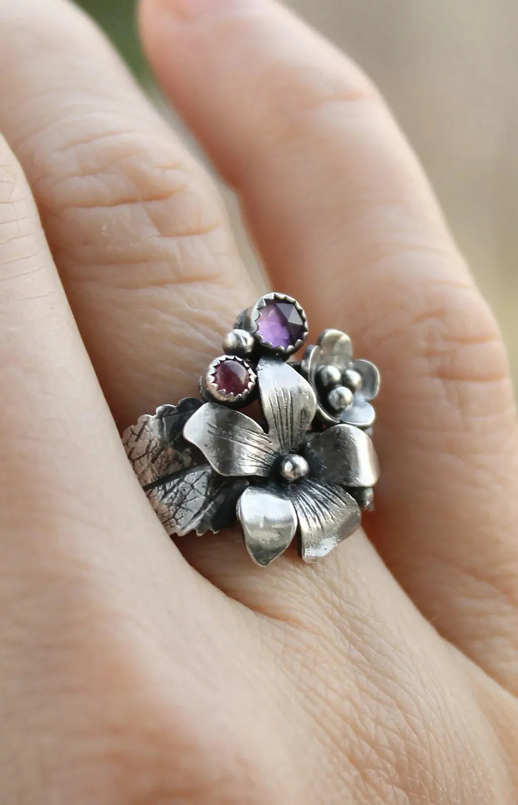 Retro Plant Shaped Rhinestone Flower Ring for Women Zinc Alloy Jewelry