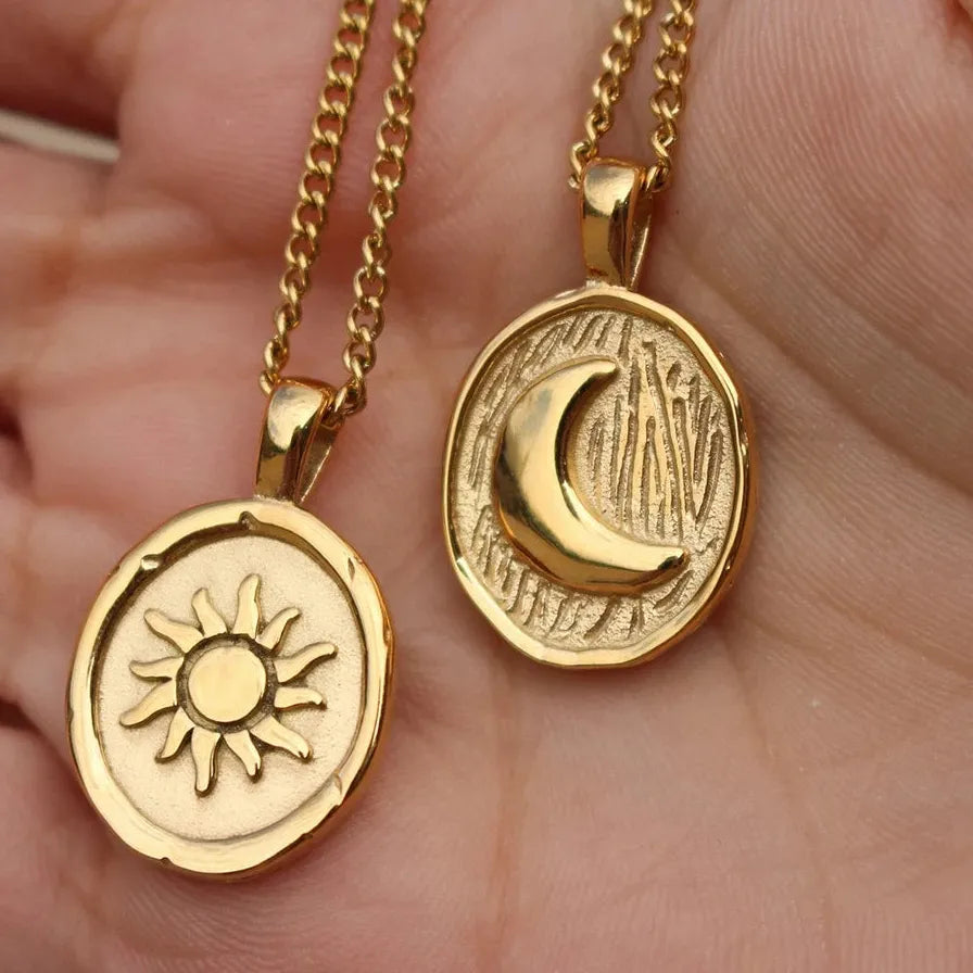 18K Gold Plated Oval Sun Star Pendant Necklace for Women Hypoallergenic Choker Stainless Steel
