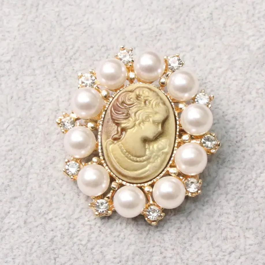 Luxury Classic Brooch for Men and Women Elegant Gift Accessory