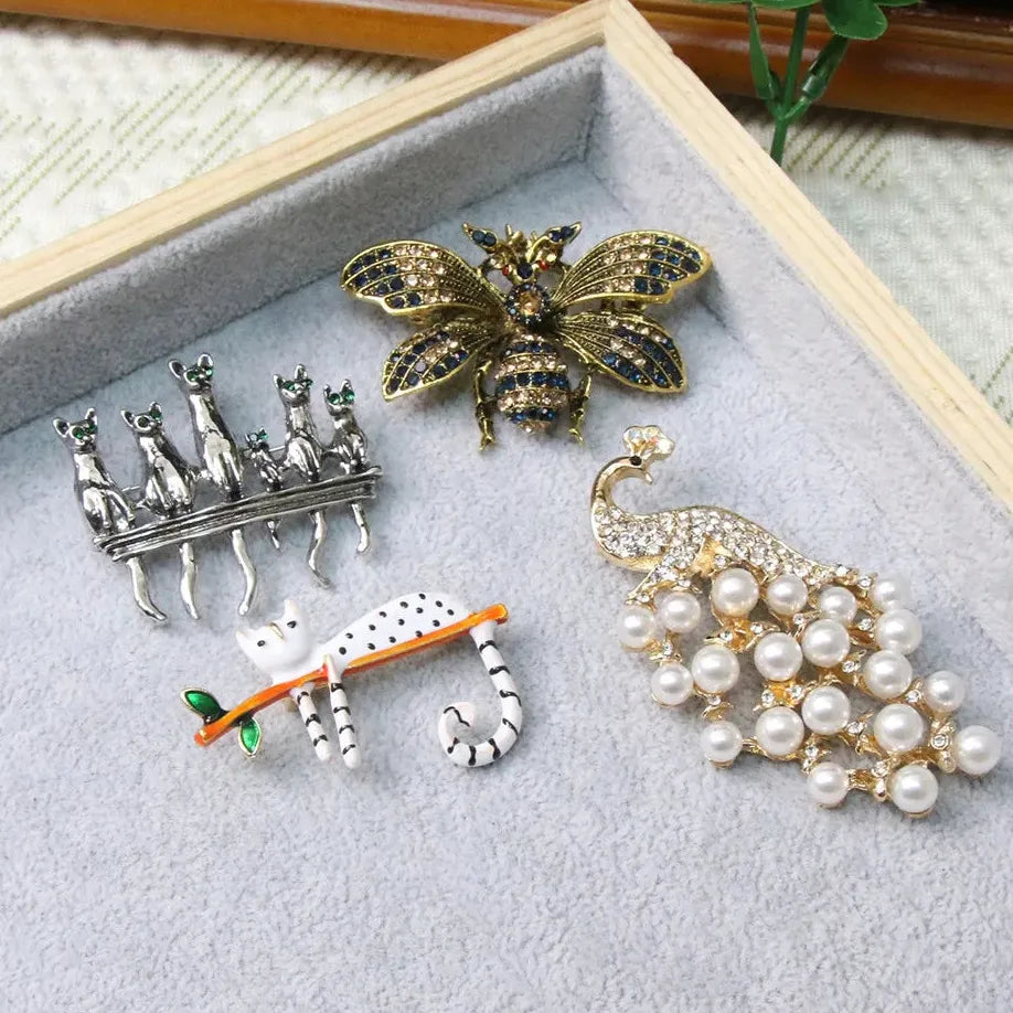 Luxury Bee Peacock Cat Brooch Elegant Jewelry Gift for Men and Women