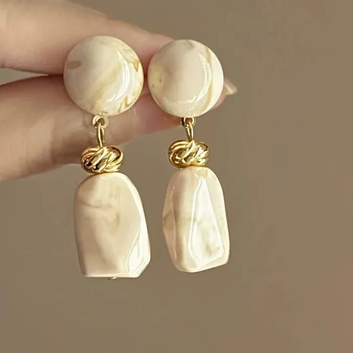Retro Maillard Resin Amber Drop Earrings for Women Elegant Gifts 2026