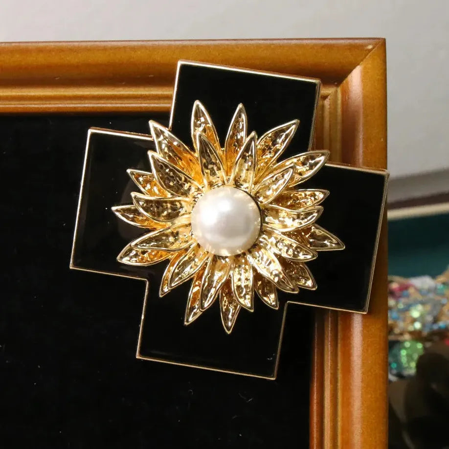 Luxury Floral Cross Brooch for Men and Women Elegant Gift Accessory