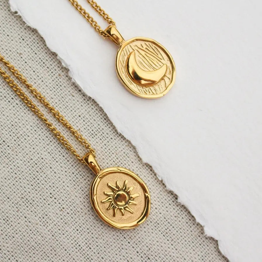 18K Gold Plated Oval Sun Star Pendant Necklace for Women Hypoallergenic Choker Stainless Steel