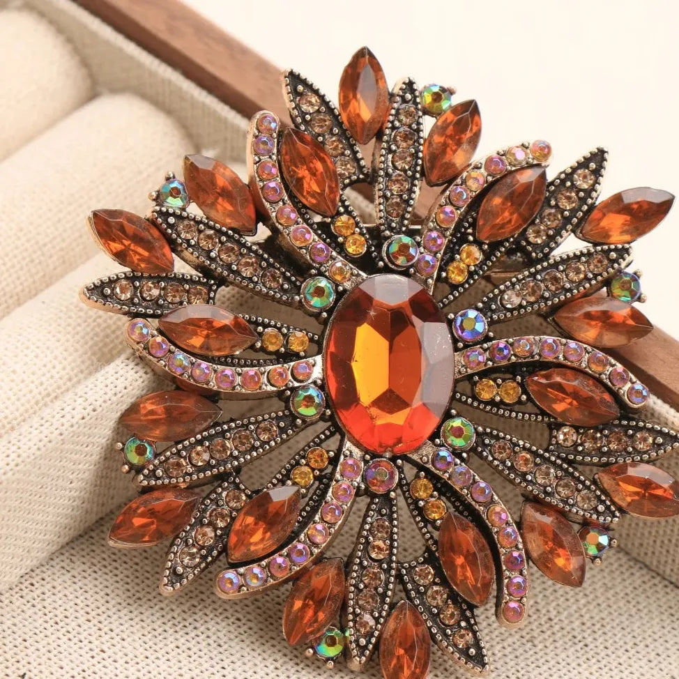 Luxury Openwork Floral Brooch Elegant Gift for Men & Women