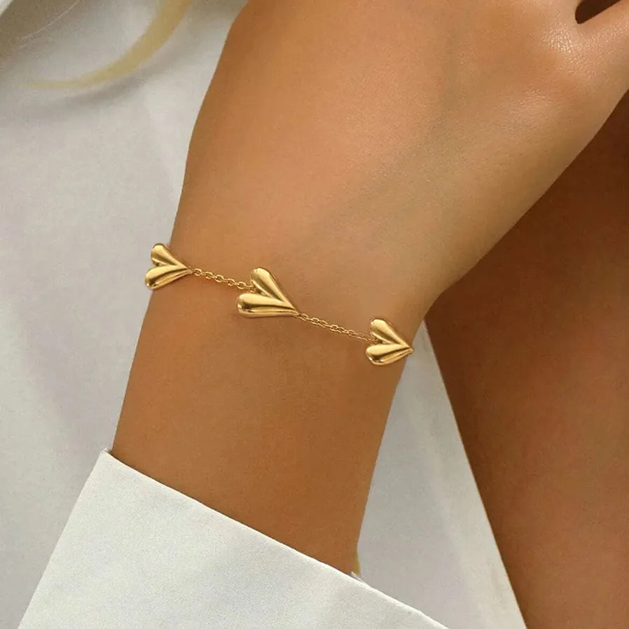 Gold Heart-Shaped Stainless Steel Bracelet for Women Minimalist Waterproof Jewelry