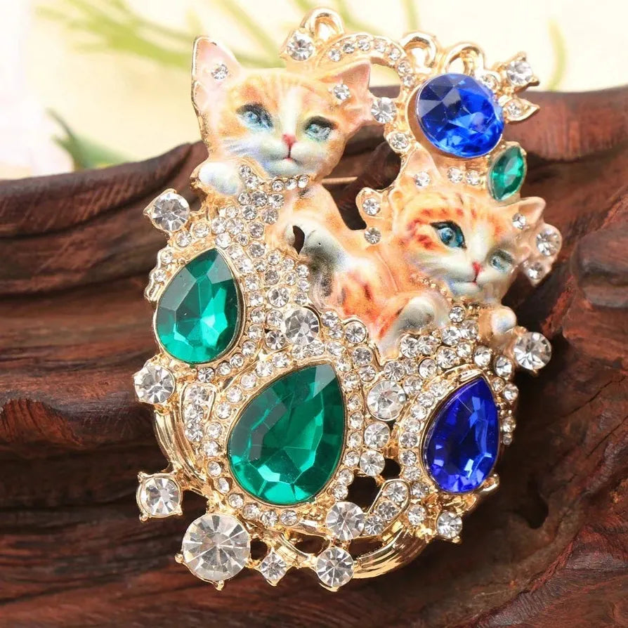 Luxury Classic Cat Brooch for Men & Women Elegant Gift Accessory