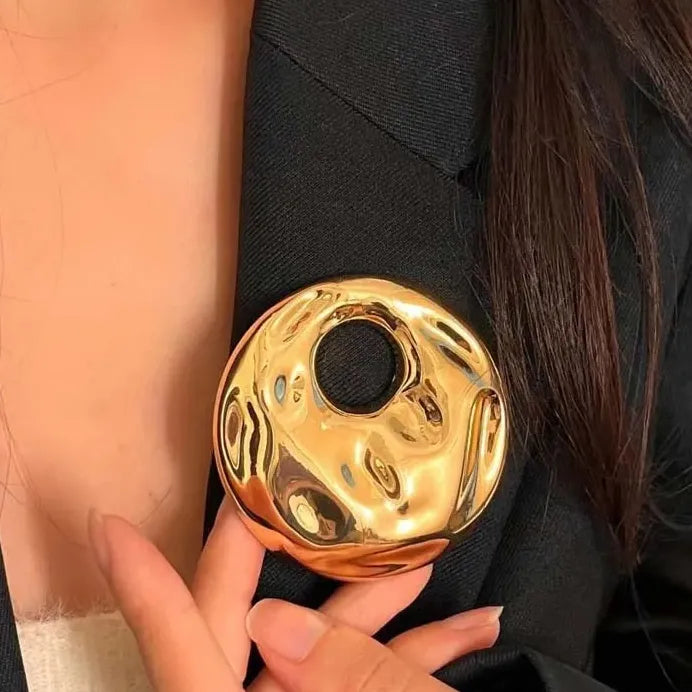 Vintage Zinc Alloy Round Hammer Brooch Pin Unisex Geometric Jewelry