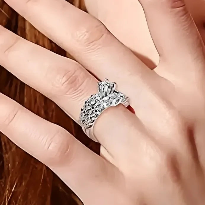 2Pcs Women's Round Cubic Zirconia Stackable Bridal Wedding Ring Set
