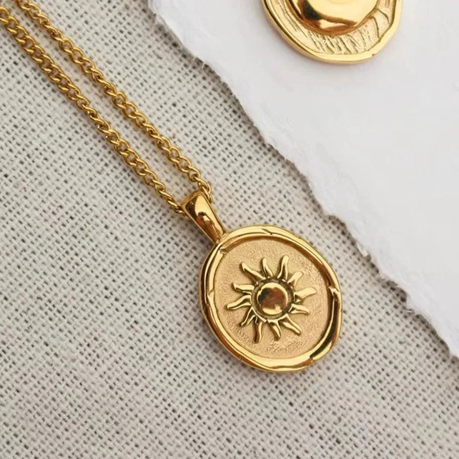 18K Gold Plated Oval Sun Star Pendant Necklace for Women Hypoallergenic Choker Stainless Steel