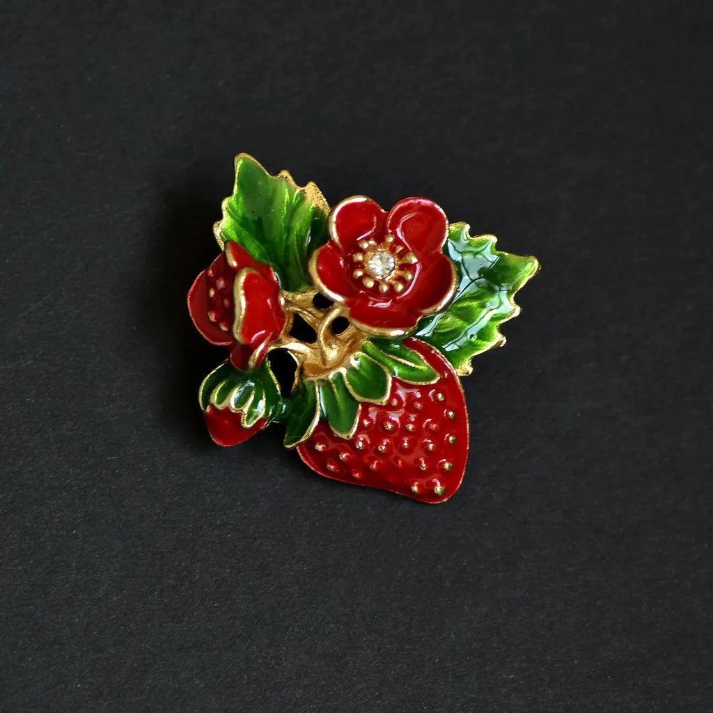 Luxury Strawberry Brooch Elegant Classic Jewelry Gift for Men Women