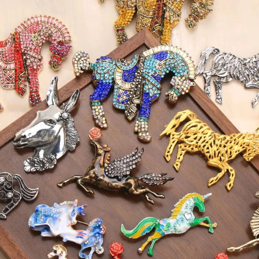 Luxury Vintage Horse Year Warhorse Unicorn Brooch for Men and Women