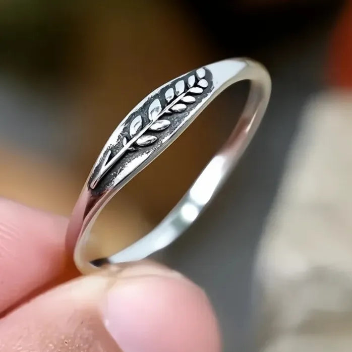 Vintage Leaf Pattern Zinc Alloy Ring for Women Stylish Party Jewelry