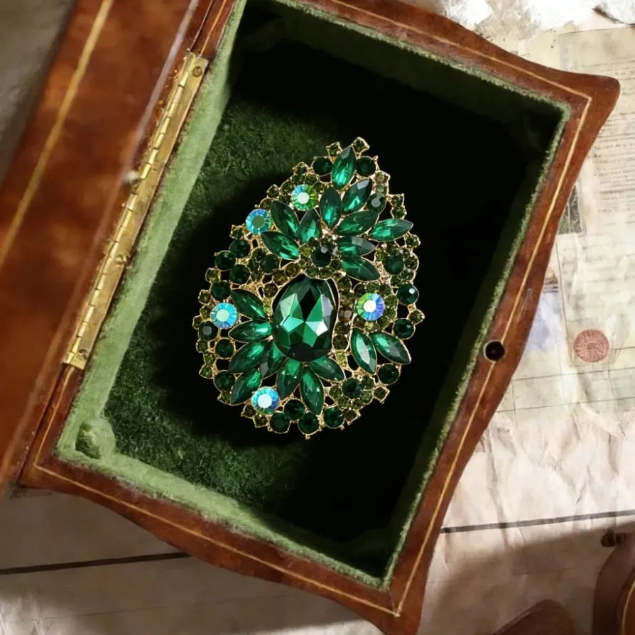 Classic Floral Openwork Brooch Elegant Jewelry Gift for Men and Women