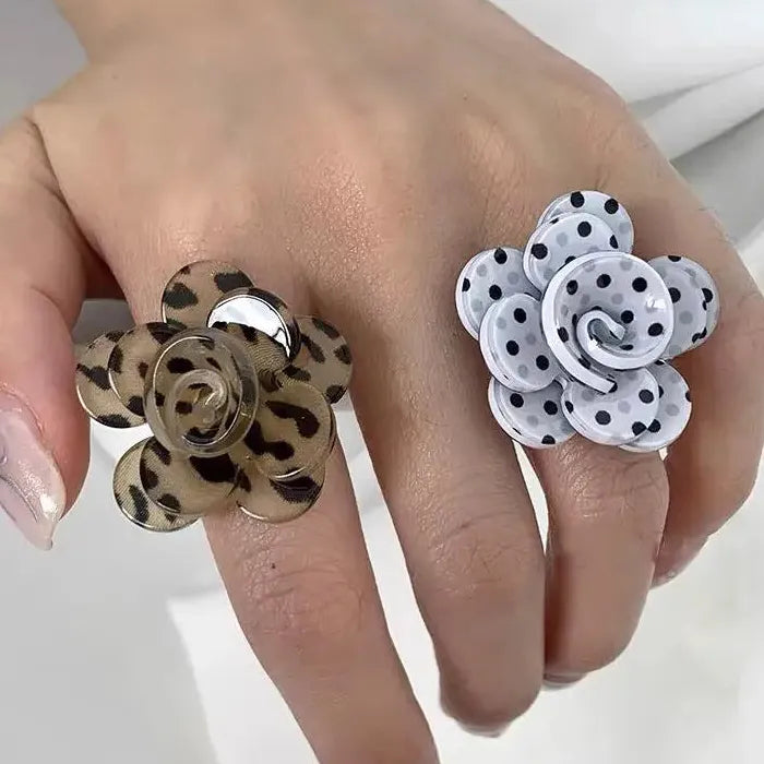 Retro Acrylic 3D Flower Rings for Women Black Polka Dot Leopard Print Gift Jewelry