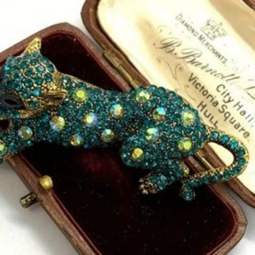 Luxury Leopard Brooch Pins for Women Classic Elegant Fashion Accessories