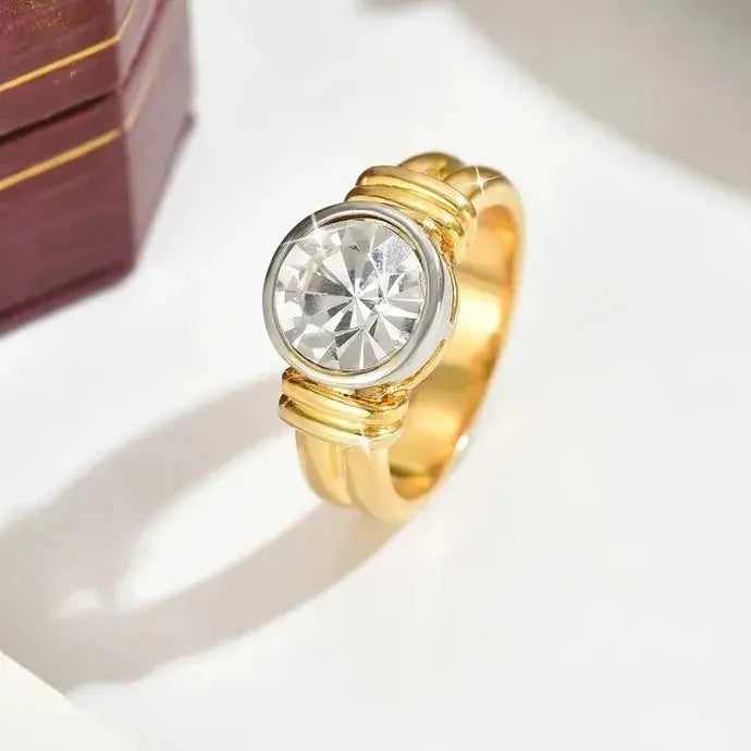 Two-Color Electroplated Round Rhinestone Ring for Women Zinc Alloy Jewelry