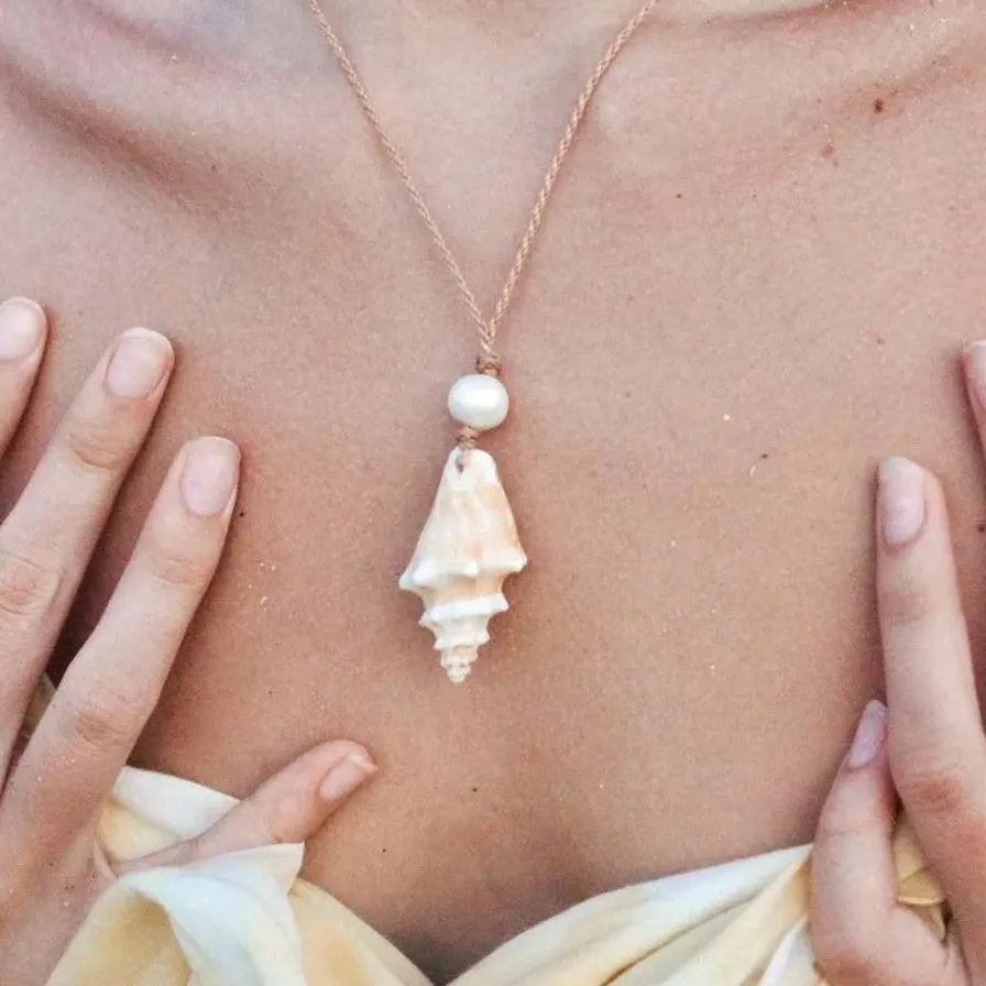 Handmade Freshwater Pearl Necklace Small Conch Shell Pendant Rope Choker