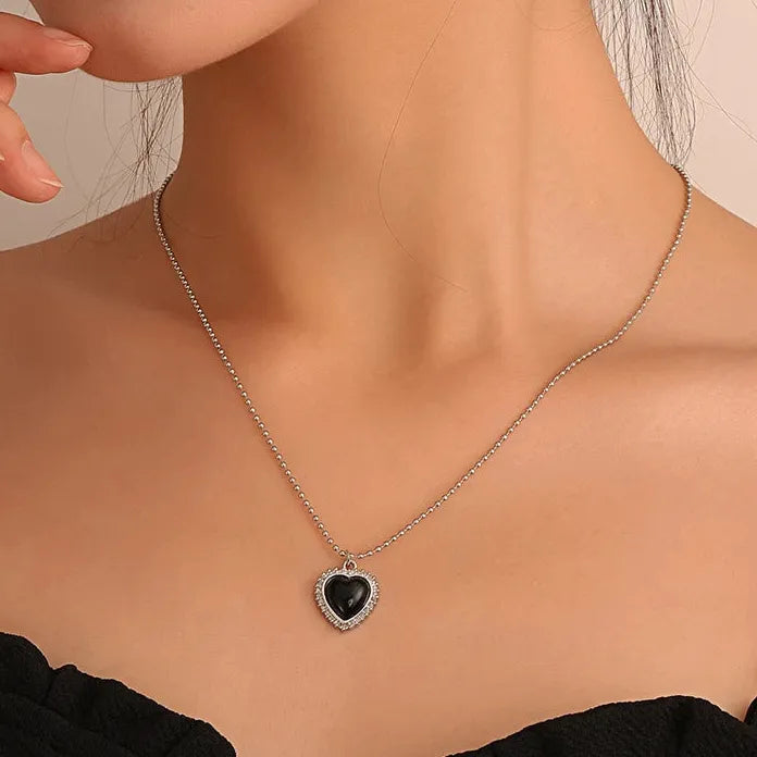 Kpop Black Heart Pendant Necklace Zinc Alloy Short Chain for Women