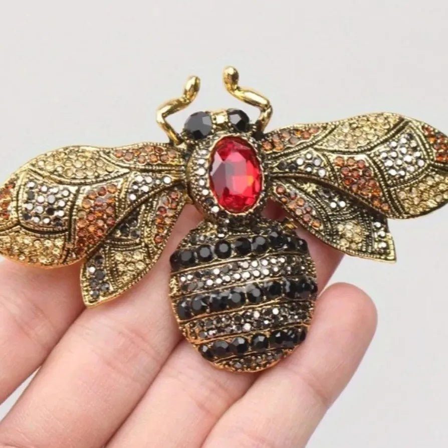 Luxury Bee Brooch Pin for Men and Women Elegant Jewelry Gift Accessory