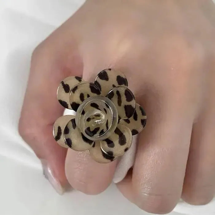 Retro Acrylic 3D Flower Rings for Women Black Polka Dot Leopard Print Gift Jewelry