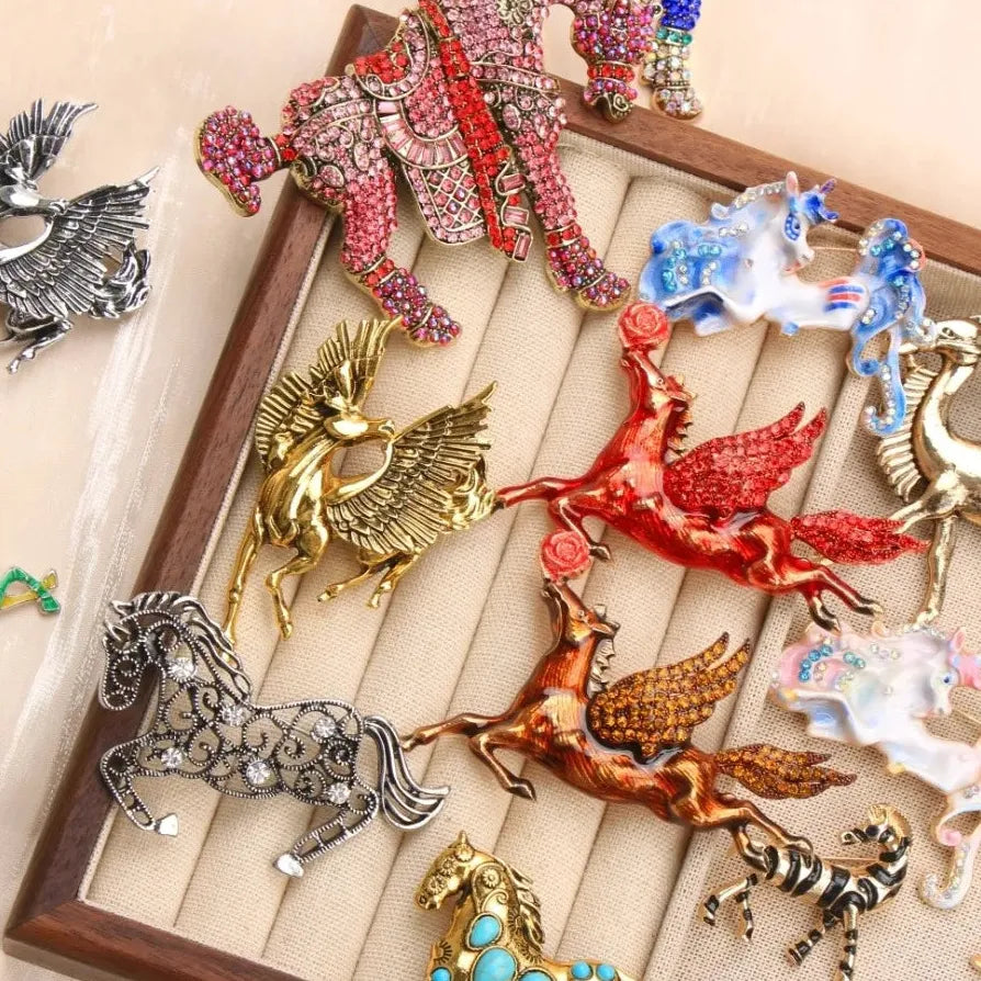 Luxury Vintage Horse Year Warhorse Unicorn Brooch for Men and Women