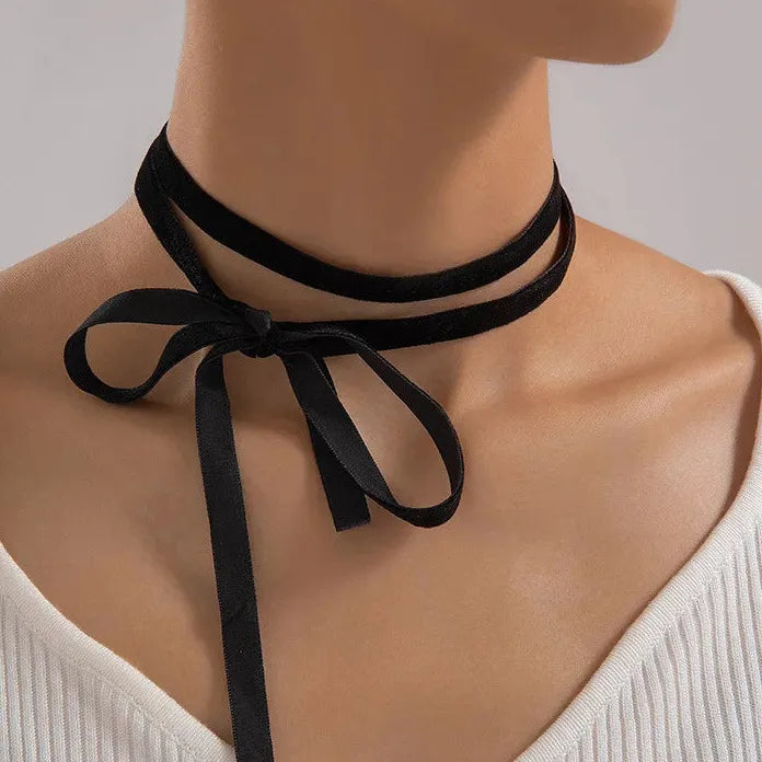 Black Velvet Circle Pendant Choker Necklace for Women Gothic Y2K