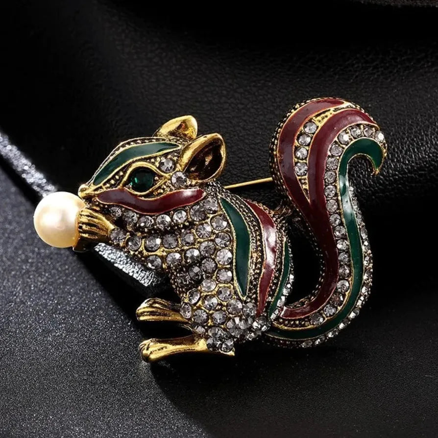 Classic Squirrel Brooch Pin Wedding Gift Jewelry for Men and Women
