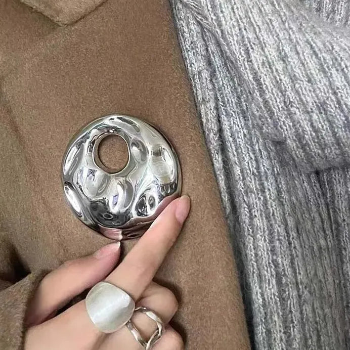 Vintage Zinc Alloy Round Hammer Brooch Pin Unisex Geometric Jewelry