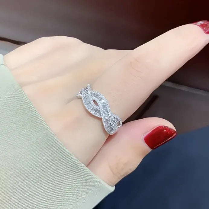 Twisty Women’s Geometric Cubic Zirconia Cocktail Ring for Wedding Party