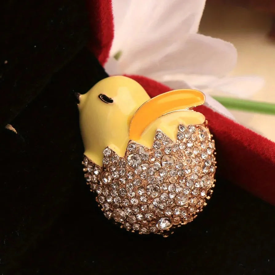 Luxury Classic Brooch for Men & Women Elegant Gift Accessory